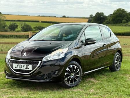 PEUGEOT 208 1.4 HDi Access+